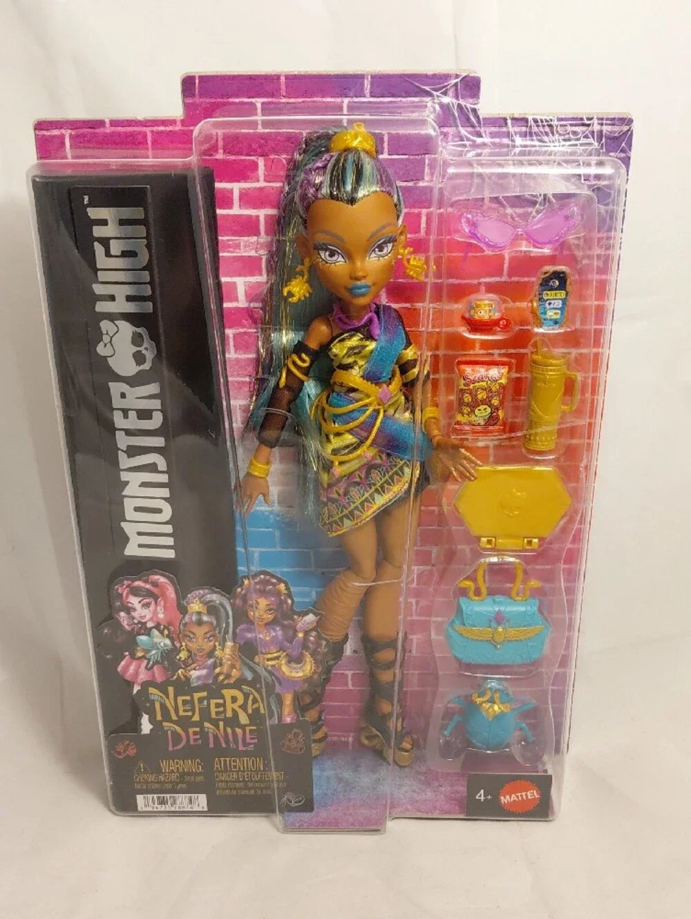 Monster High Nefera De Nile Doll with Pet Scarab Lavish and 7 Accessories